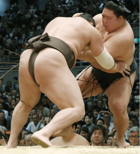 Hakuho battles