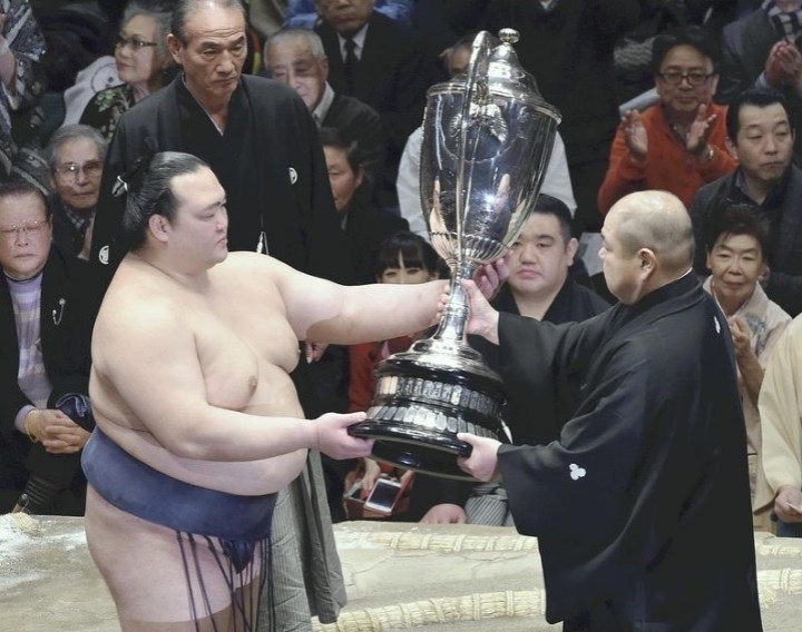 kisenosato-win-cup