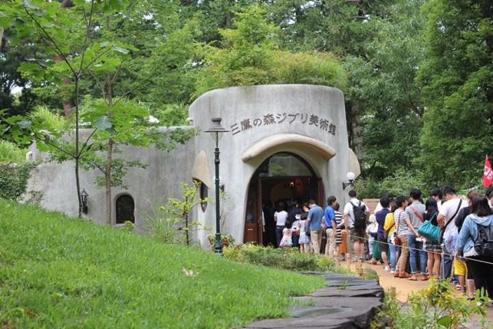 sugarandspace-com-indonesian-travel-blogger-studio-ghibli-museum-mitaka-tokyo-japan-entrance-870x580