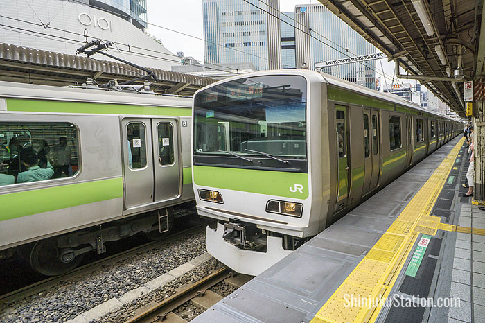 3-YamanoteLine_Train